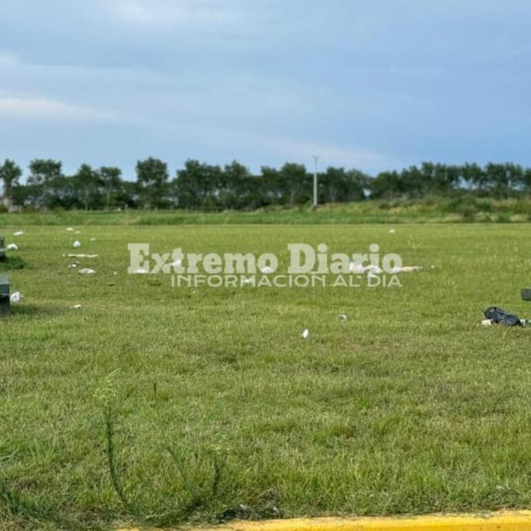 Imagen de Vecinos denuncian disturbios y destrozos en la Plaza de los Excombatientes tras festejos por el fin de clases