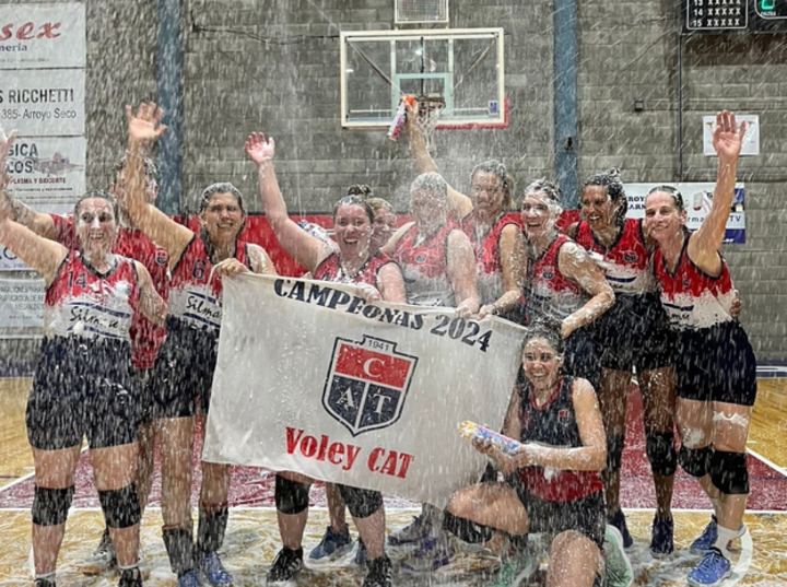 Imagen de El Maxi Vóley Femenino A de Talleres salió Campeón de Copa de Plata.