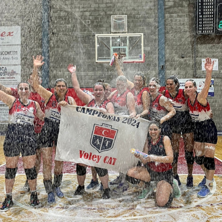 Imagen de El Maxi Vóley Femenino A de Talleres salió Campeón de Copa de Plata.