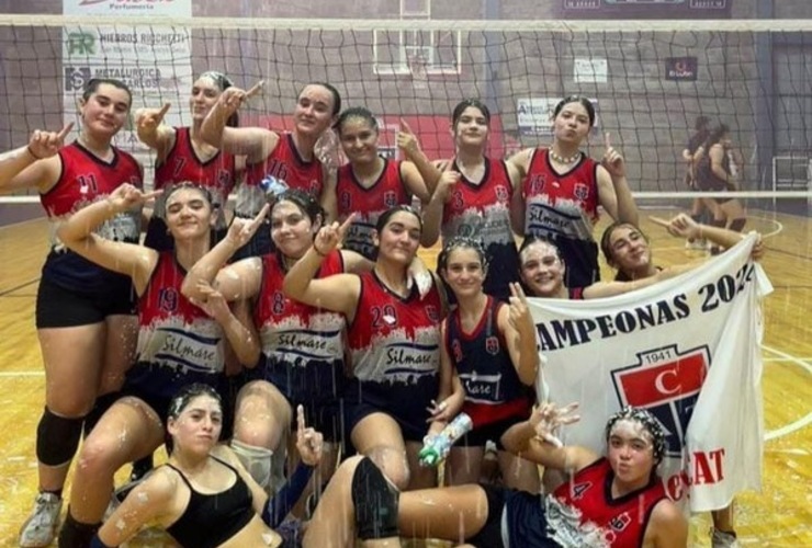 Imagen de La Sub-14 de V&oacute;ley de Talleres sali&oacute; Campeona de Copa de Oro.