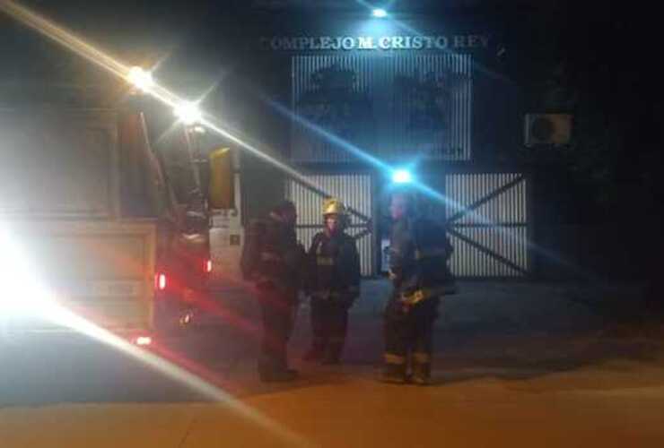 Imagen de Principio de incendio en el predio de la Iglesia Cristo Rey