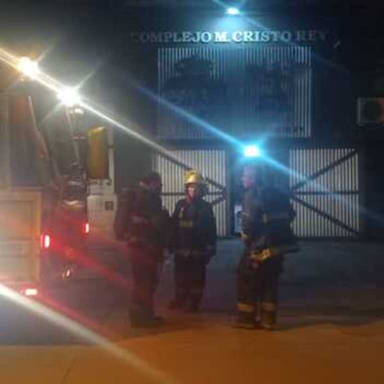 Imagen de Principio de incendio en el predio de la Iglesia Cristo Rey