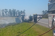 Imagen de Incendio de Automóvil en la Autopista Rosario - Buenos Aires