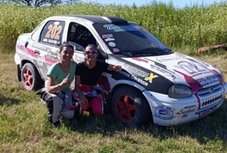 Imagen de Paola Pelatti y Abril Tolentino, son Campeonas del Rally Santafesino en RC5.