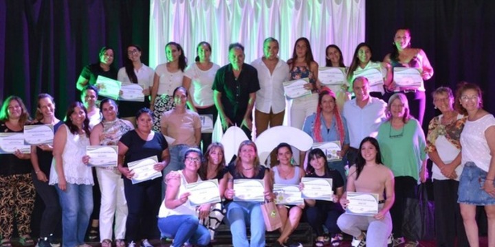 Imagen de Entrega de certificados del curso de electricidad para mujeres en Alvear