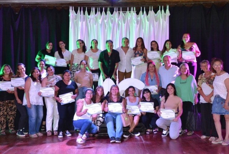Imagen de Entrega de certificados del curso de electricidad para mujeres en Alvear