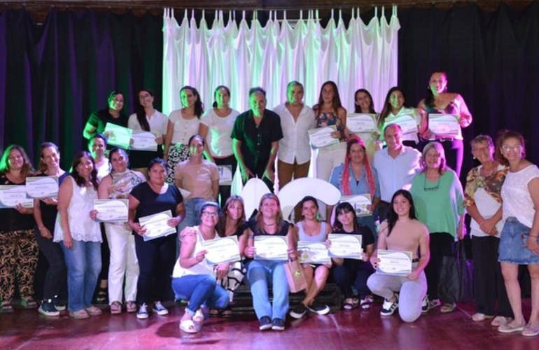 Imagen de Entrega de certificados del curso de electricidad para mujeres en Alvear