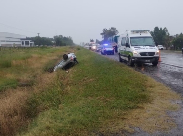 Imagen de Un hombre perdió la vida tras volcar con su vehículo en la ruta 18