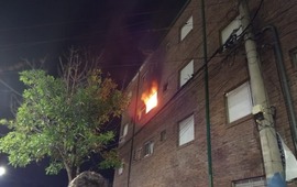 El fuego fue controlado por bomberos.