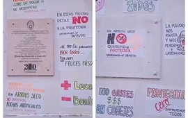 Se colocaron carteles en la pir&aacute;mide de la Plaza para visibilizar la movida.