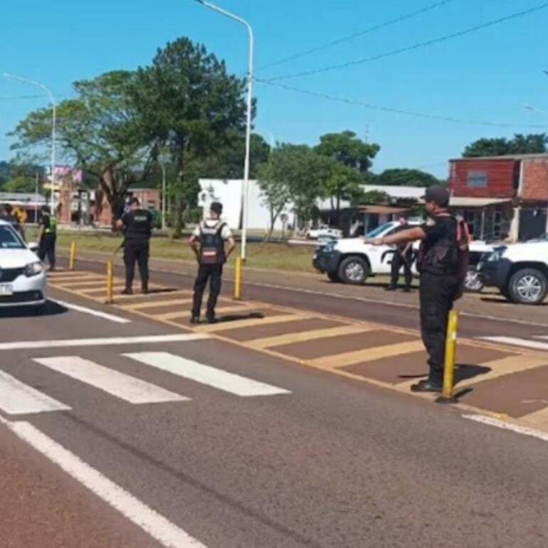 La Policía armó un amplió operativo tras el hecho. (lanacion.com.ar)