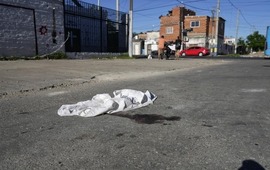 El homicidio se produjo en la esquina de Ameghino y Necochea. (Alan Monz&oacute;n)