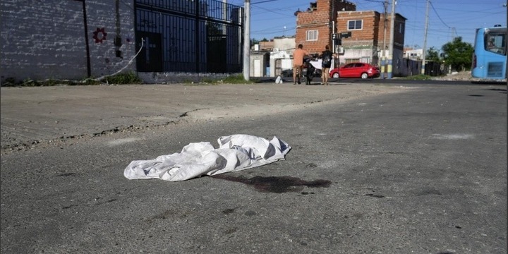 El homicidio se produjo en la esquina de Ameghino y Necochea. (Alan Monzón)