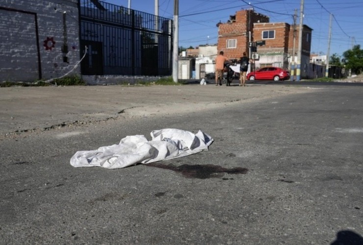 El homicidio se produjo en la esquina de Ameghino y Necochea. (Alan Monzón)