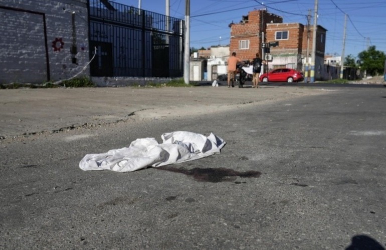 El homicidio se produjo en la esquina de Ameghino y Necochea. (Alan Monzón)