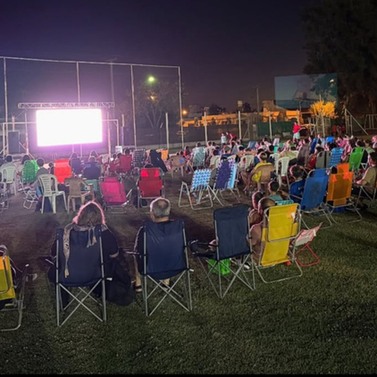 Imagen de Cine a la Reposera en Talleres.