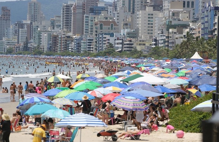 Imagen de Alarma en Brasil: declararon brote de gastroenterocolitis en las playas