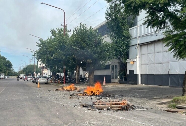 Imagen de Despidieron por Whatsapp a unos 70 trabajadores en un frigorífico tripero de Villa Gobernador Gálvez