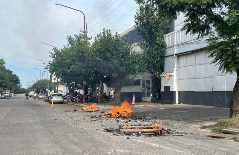 Imagen de Despidieron por Whatsapp a unos 70 trabajadores en un frigorífico tripero de Villa Gobernador Gálvez