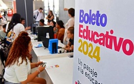 Imagen de El Boleto Educativo Gratuito ya es pol&iacute;tica de Estado: el gobernador Pullaro promulg&oacute; la ley que lo garantiza