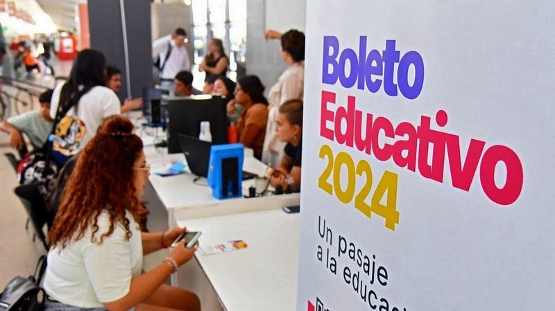 Imagen de El Boleto Educativo Gratuito ya es política de Estado: el gobernador Pullaro promulgó la ley que lo garantiza