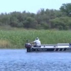 Buzos tácticos y pescadores realizaron la búsqueda del cuerpo en las aguas del aliviador. (El Tres)