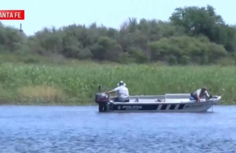 Buzos tácticos y pescadores realizaron la búsqueda del cuerpo en las aguas del aliviador. (El Tres)