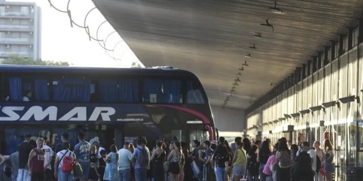 Imagen de Explotó la demanda de pasajes a Brasil y Chile en la Terminal de Ómnibus