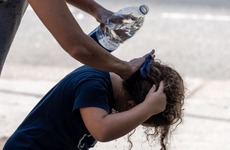 A refrescarse como sea y dónde sea. (ana isla)