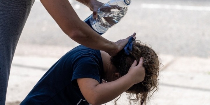 A refrescarse como sea y dónde sea. (ana isla)