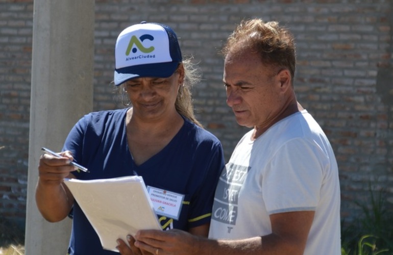 Imagen de Alvear impulsa el programa "Objetivo Dengue" en los barrios