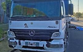 Imagen de Una motociclista muri&oacute; tras chocar contra el cami&oacute;n que manejaba su pareja