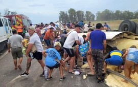 aquearon un camión que volcó y por el que murió el transportista que manejaba.
