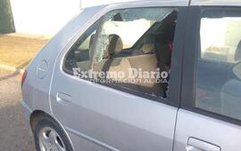Vandalismo y robo. Así le dejaron el auto tras el hecho.