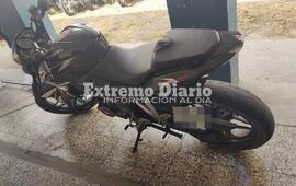 La motocicleta en la que circulaban los jóvenes fue trasladada a la 27.