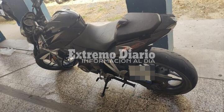 La motocicleta en la que circulaban los jóvenes fue trasladada a la 27.