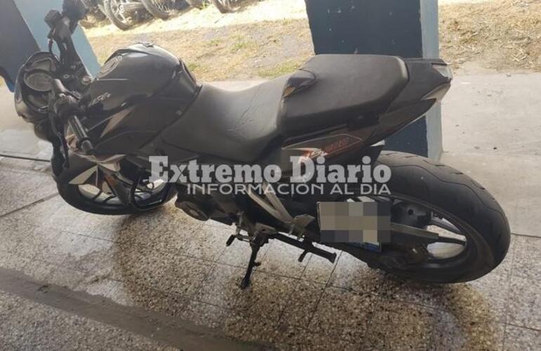 La motocicleta en la que circulaban los jóvenes fue trasladada a la 27.