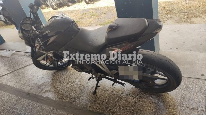 La motocicleta en la que circulaban los jóvenes fue trasladada a la 27.