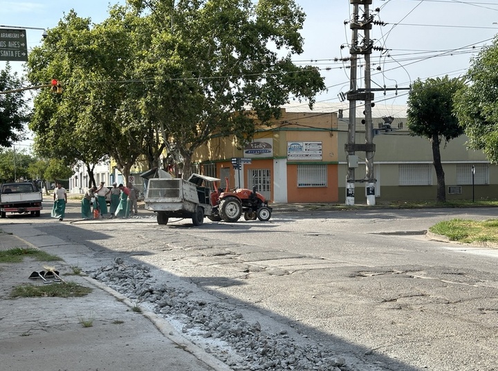 Imagen de Plan de Bacheo: Inició la obra en calles Islas Malvinas y Rivadavia.