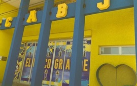 Imagen de La Pe&ntilde;a 'Arroyo Seco es de Boca' instal&oacute; un Coraz&oacute;n para depositar tapitas pl&aacute;sticas.