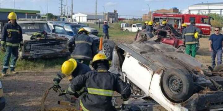 Imagen de Bomberos Voluntarios de Arroyo Seco: Capacitación en rescate vehicular