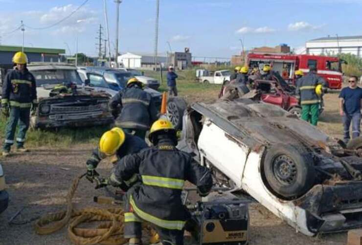 Imagen de Bomberos Voluntarios de Arroyo Seco: Capacitación en rescate vehicular