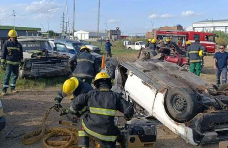 Imagen de Bomberos Voluntarios de Arroyo Seco: Capacitación en rescate vehicular