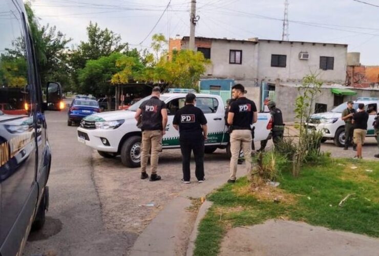 Imagen de Asesinaron a una mujer de 20 años de una puñalada en el cuello en medio de un altercado en reunión de barrio Ludueña