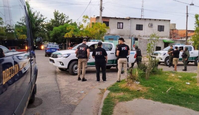 Imagen de Asesinaron a una mujer de 20 años de una puñalada en el cuello en medio de un altercado en reunión de barrio Ludueña