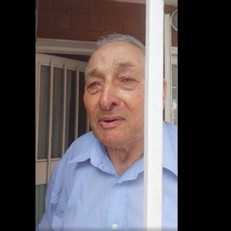 El hombre de 83 años se lamentó por lo ocurrido, dijo que entraron cuando dormían.