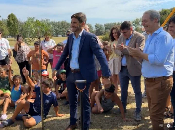 Junto al intendente Daniel Tonelli y demás funcionarios, recorrieron la Escuela de Verano que se desarrolla en Central.