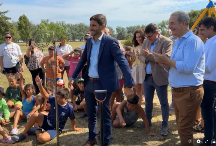 Junto al intendente Daniel Tonelli y demás funcionarios, recorrieron la Escuela de Verano que se desarrolla en Central.