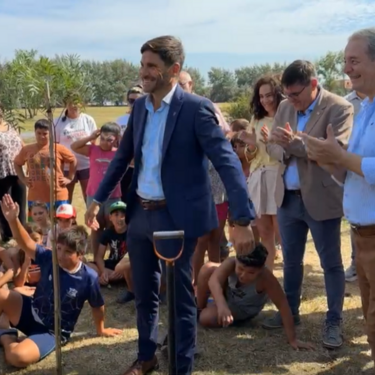 Junto al intendente Daniel Tonelli y demás funcionarios, recorrieron la Escuela de Verano que se desarrolla en Central.