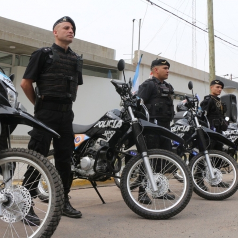 Imagen de Provincia entregó 16 motos 0 km a los departamentos Constitución, General López y San Lorenzo